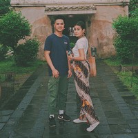 Foto terakhir yang diunggah Sabian di Instagram, Minggu (29/11/2020), memperlihatkan momen throwback keduanya saat liburan ke Yogyakarta. Ia mengunggahnya sebagai ucapan selamat ulang tahun bagi sang kekasih. Awkarin genap berusia 23 tahun pada hari tersebut.  (Foto: Instagram)