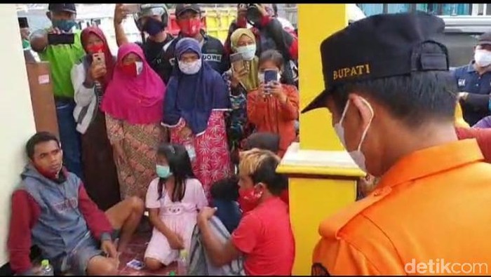Bupati Lumajang Thoriqul Haq pantau Gunung Semeru meletus