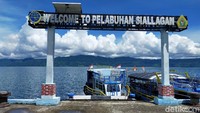 Detikcom berkesempatan menaiki kapal motor dari Pelabuhan Siallagan menuju Parapat. Waktu yang ditempuh yaitu sekitar 30 menit. 