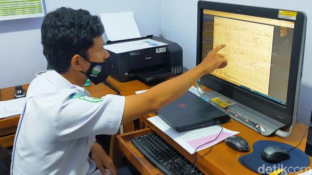 Debu Vulkanik Gunung Semeru Hujani Banyuwangi