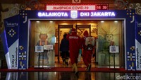 Penyemprotan dilakukan usai Gubernur DKI Jakarta Anies Baswedan diketahui terpapar Corona (COVID-19).