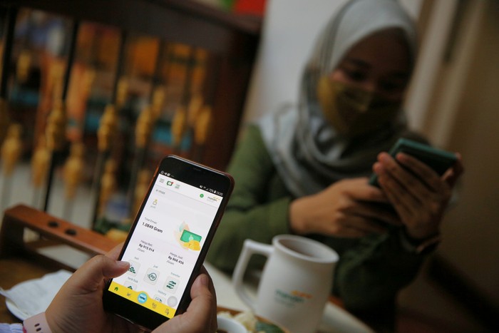 Bank Mandiri Syariah melakukan inovasi layanan digital fitur e-mas di Mandiri Syariah Mobile (MSM).