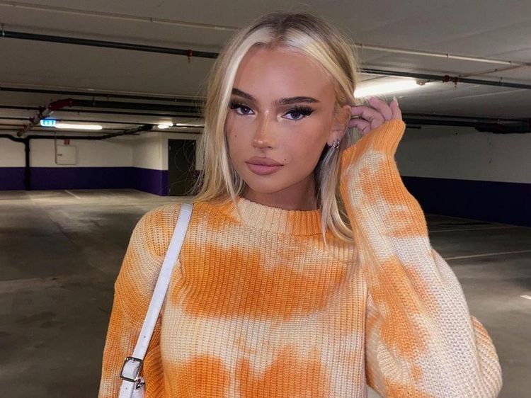 Model Transgender yang Dituduh Bohongi Publik karena Wajahnya Terlalu Cantik