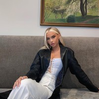 Hal tersebut disampaikan Emma dalam video terbaru di akun YouTube-nya. Wanita 19 tahun itu mengaku kerap mendapatkan komentar kurang menyenangkan mengenai kondisinya kepada publik. Foto: Instagram @emmaellingsenn