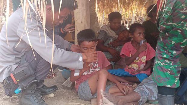 Empat bocah dan seorang penyandang difabel sempat hilang ketika Gunung Ili Lewotolok erupsi pada Minggu (29/11) lalu (dok Polda NTT)