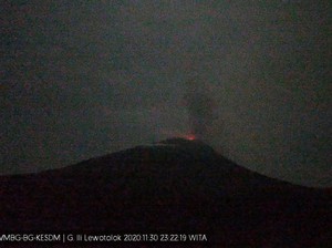 Gunung Lewotolok NTT Kembali Erupsi, Tinggi Abu Capai 700 Meter