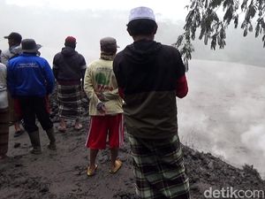 Gunung Semeru Meletus, Lahar Panas Meluncur