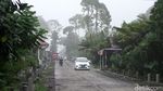 Penampakan Awan Panas dan Kilat Saat Semeru Meletus