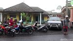 Penampakan Awan Panas dan Kilat Saat Semeru Meletus