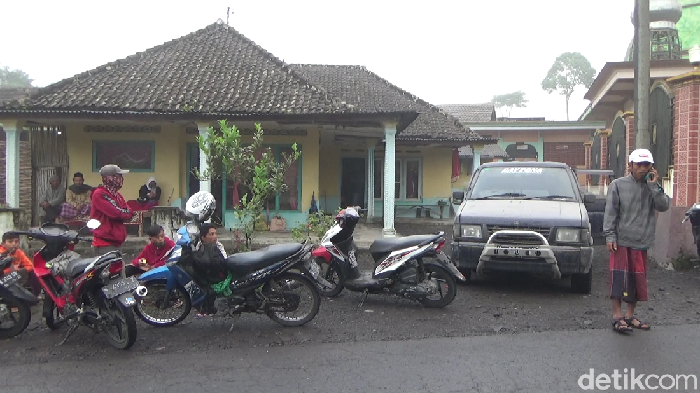 gunung semeru meletus