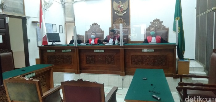 Hakim membacakan putusan untuk Brigadir AM di pengadilan Negeri Jakarta Selatan. (Ibnu Hariyanto/detikcom)