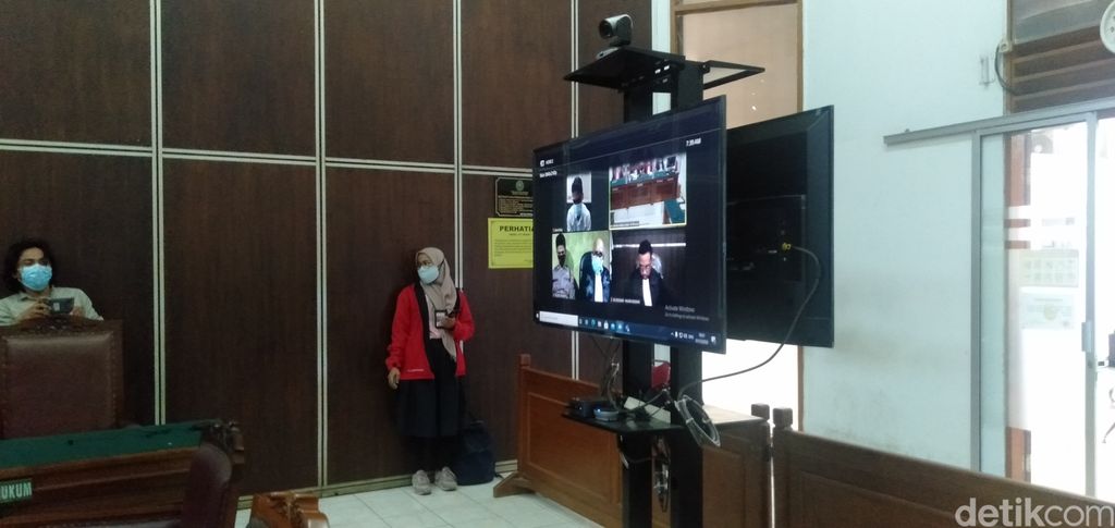 Hakim membacakan putusan untuk Brigadir AM di pengadilan Negeri Jakarta Selatan. (Ibnu Hariyanto/detikcom)
