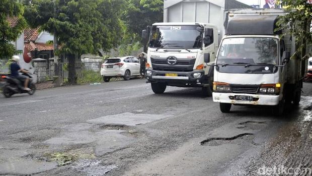 Kerusakan di jalur Pantura. (Foto: Robby Bernardi/detikcom)