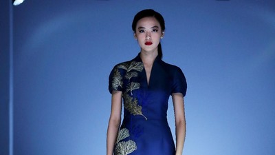10 Koleksi Albert Yanuar di JFW 2021, Terinspirasi Keindahan Indonesia