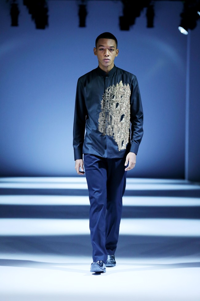 Desainer Albert Yanuar meluncurkan busana premium yang dihiasi teknik bordir di Jakarta Fashion Week 2021. Koleksinya terinspirasi dari kerinduan untuk bisa kembali berwisata keliling Indonesia. Foto: dok. JFW 2021.