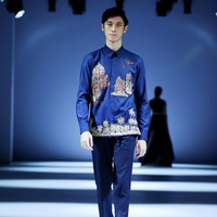 Desainer Albert Yanuar meluncurkan busana premium yang dihiasi teknik bordir di Jakarta Fashion Week 2021. Koleksinya terinspirasi dari kerinduan untuk bisa kembali berwisata keliling Indonesia. Foto: dok. JFW 2021.