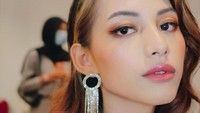 Begini penampilan anggun Lania Fira dalam sebuah kesempatan. (Foto: dok. Instagram @laniafira) 