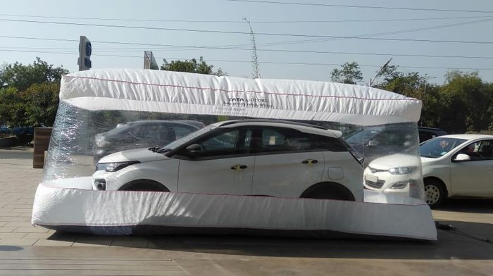 Mobil Tata dibungkus bubble wrap