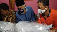 Rencananya, ketiga jenazah akan dimakamkan pada Selasa (1/12) pagi di tempat pemakaman setempat.