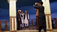 Sekarang Museum Jihad jadi destinasi wisata di Afghanistan. Kami, generasi paruh baya telah mengalami perang ini, tapi anak-anak yang tumbuh sekarang akan melihat ini hanya sebagai memori. Adegan-adegan ini bisa menunjukkan kepada mereka betapa menyakitkan hidup orang-orang di masa lalu dan bagaimana pengorbanan mereka. Ini bisa jadi pelajaran yang baik bagi mereka, pungkas Sawabi. (AP)