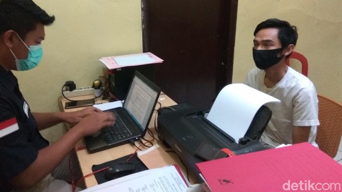 Pria Bandung Barat ditangkap lantaran membakar minimarket tempatnya bekerja