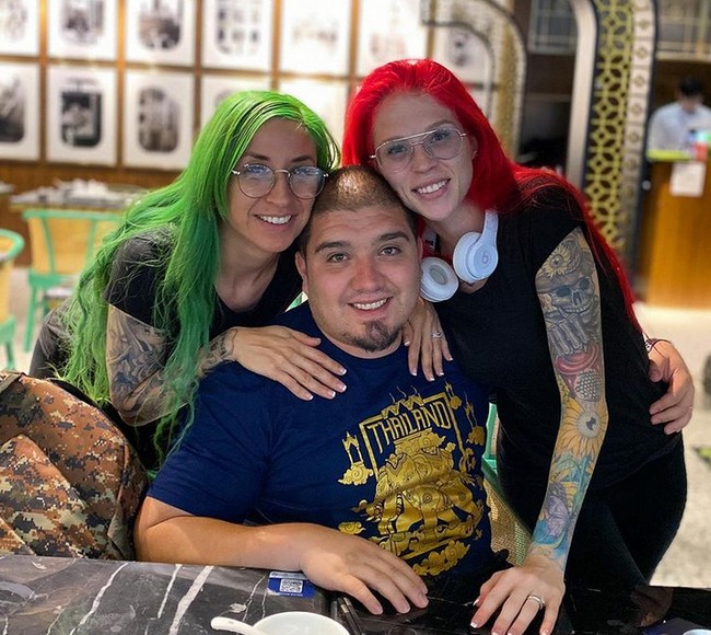 Bahkan banyak netizen yang menyamakan perawakan ChaCha dan Summer. Keduanya kompak dengan rambut diwarnai, dan menggunakan kacamata.  Foto: Instagram