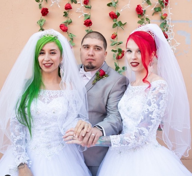 Aku ingin keduanya hamil dalam waktu yang sama. Jadi ini adalah pekerjaan yang banyak untukku tapi aku akan melakukannya, ujar Jimmy.  Foto: Instagram