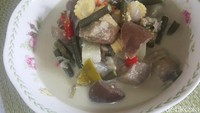 Kata orang sayur lodeh paling enak sayur lodeh Jawa. Bisa diberi isian terong, rebung, kacang panjang dan labu siam. Untuk membuat bumbunya lihat saja resep ini. Foto: detikfood