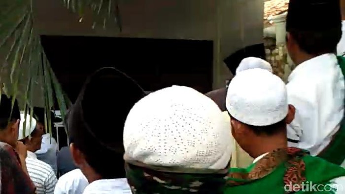 Viral Video Rumah Mahfud MD di Pamekasan Didatangi Puluhan Massa