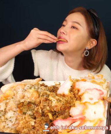 Ssoyoung Mukbang Sate dan Nasi Goreng