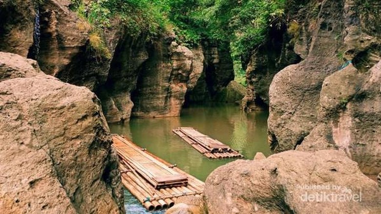 Sungai Cikahuripan Sungai Cikahuripan