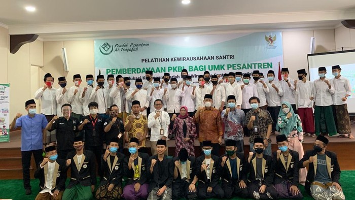 Telkom berkomitmen terus mendampingi transformasi digital di ekosistem pesantren lewat program Pesantren Go Digital.