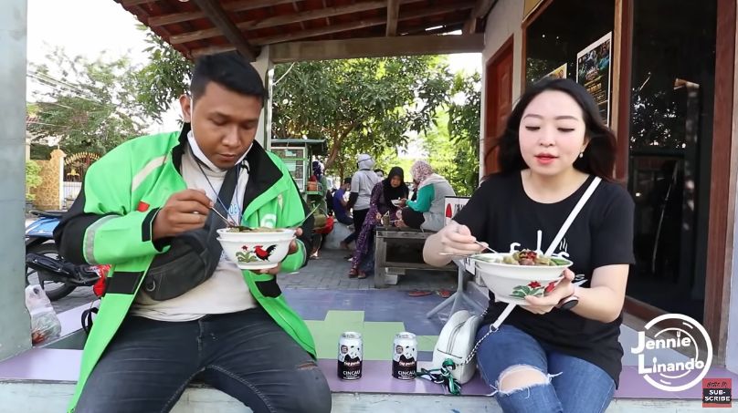 YouTuber Traktir Ojol Makan Bakso