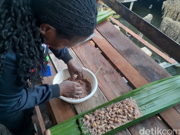 Foto Ulat Sagu Kuliner Wajib Papua 7327