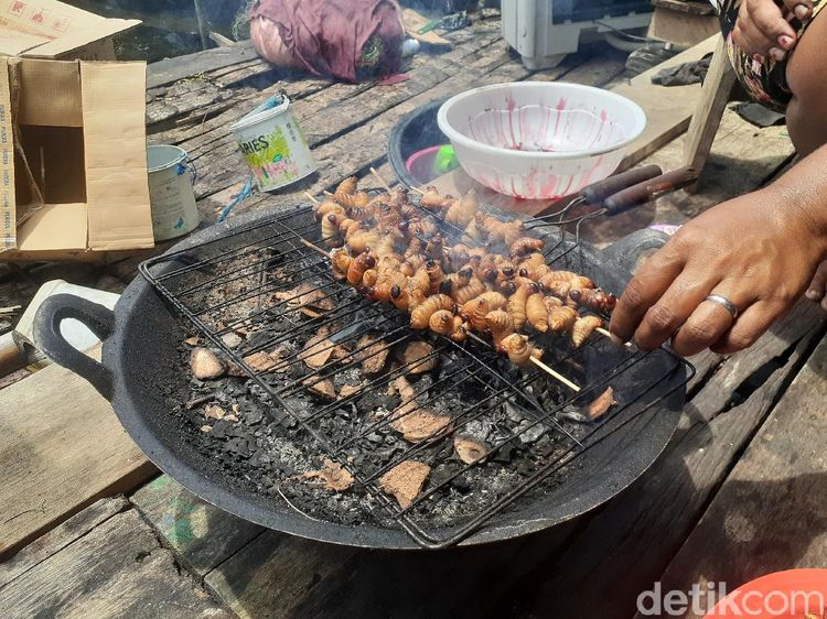 Foto: Ulat Sagu, Kuliner Wajib Papua