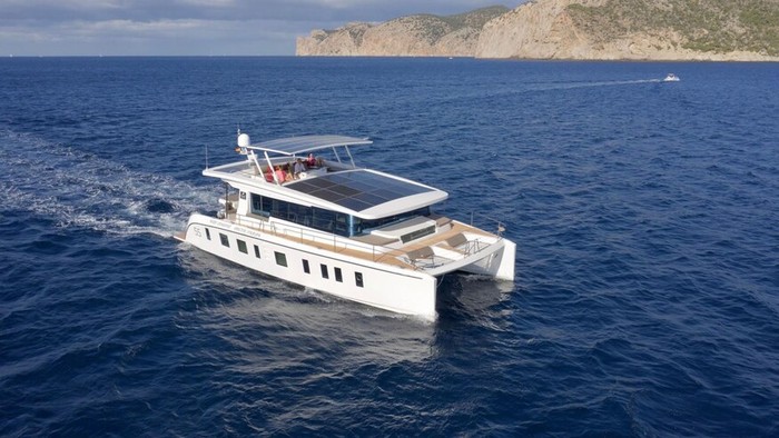 Volkswagen Yacht listrik solar panel
