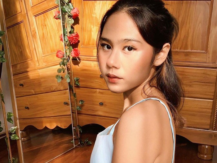 10 Potret Manis Nadin Amizah