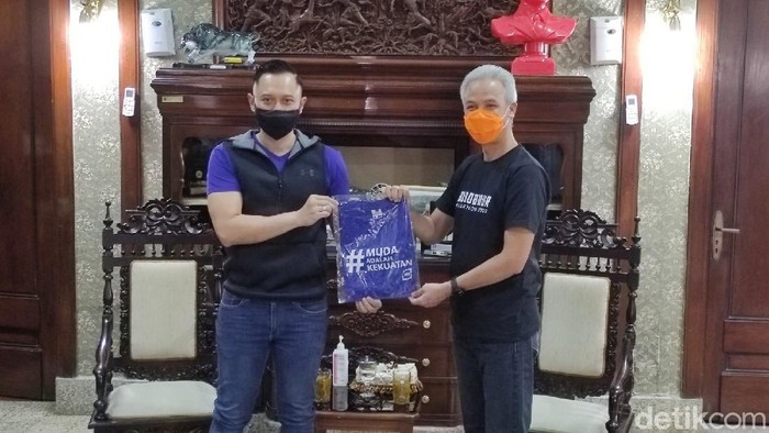 AHY dan Ganjar Pranowo saat bertemu di Semarang, 2/12/2020