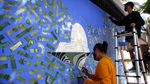 Saat Seniman Jalanan Hiasi Dinding Kedubes Prancis dengan Mural