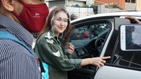 Saat ini Ayu Ting Ting sedang pacaran dengan Adit Jayusman. (Foto: Palevi/detikcom) 