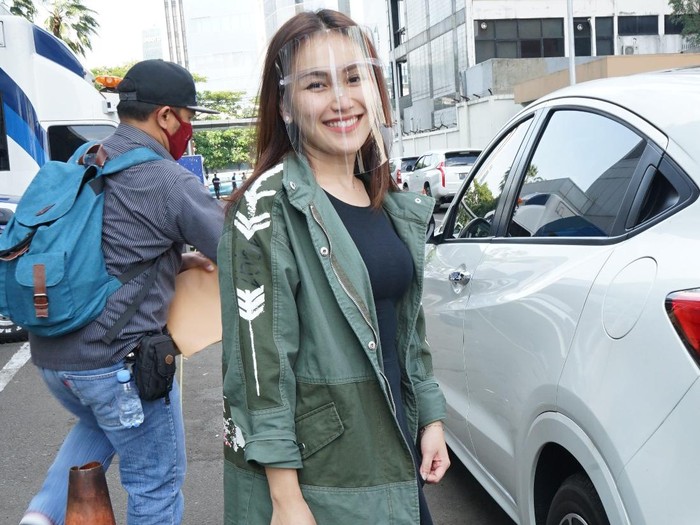 Ayu Ting Ting Senyum Manis