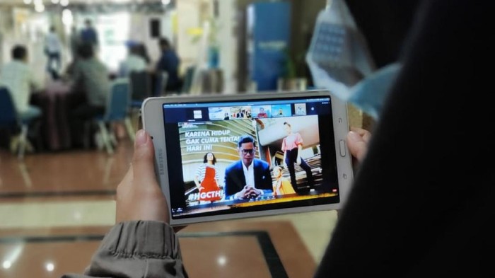 Bankir of The Year Direktur Utama PT Bank Tabungan Negara (Persero) Tbk, Pahala Nugraha Mansury ditetapkan sebagai salah satu bankir terbaik tahun ini karena prestasinya yang luar biasa selama berkiprah di industri perbankan nasional. Pahala masuk sebagai Banker of The Year 2020 setelah melalui rangkain penilaian berdasarkan kinerja berkelanjutan dan inovasi yang dilakukan di bank tempatnya berkarier. Kiprah Pahala dinilai telah memberikan kontribusi positif bagi industri perbankan Tanah Air dan turut menjaga kestabilan keuangan nasional secara berkelanjutan, bekerja secara profesional, governance dan tetap menjaga integritas di tengah tekanan ekonomi sebagai dampak pandemi Covid-19, sehingga membawa kinerja Bank BTN luar biasa dengan capaian Laba pada Triwulan III/2020 tumbuh hampir 40%.