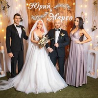 Seperti dikabarkan Daily Star awal Maret lalu, Yuri Tolochko mengungkapkan rencananya setelah menikah dengan Margo. Ia berharap bisa membeli rumah keluarga untuk dihuni bersama istrinya. Meskipun Yuri bersemangat untuk masa depannya dengan wanita lateks, banyak orang tak yakin dengan rencananya. Ia pun kerap dihujani kritik dan cibiran netizen karena hubungan yang tak biasa itu. Saya sering membaca komentar bahwa Margo seharusnya tidak diperlakukan seperti wanita hidup. Kenapa tidak? Kami berbicara tentang warna, emosi yang sangat berbeda, jelas Yuri. (Foto: Instagram/@yurii_tolochko)