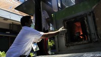 Rata-rata sarana produksi produk ilegal tersebut merupakan industri rumahan. Produk ilegal ini, akan menimbulkan dampak negatif bagi tubuh karena mengandung zat-zat yang berbahaya seperti logam dan lainnya. Dampaknya pun beragam seperti memicu penyakit kanker, jantung dan yang lainnya.