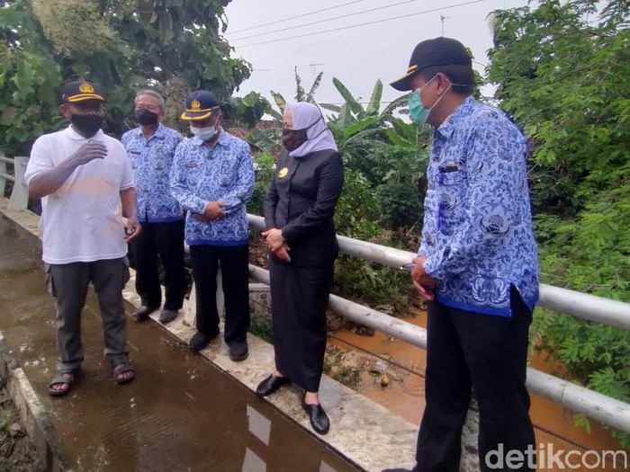 Ada 500 KK yang menempati area sungai di daerah langganan banjir di Bojonegoro. Yakni di Desa Kunci, Kecamatan Dander.