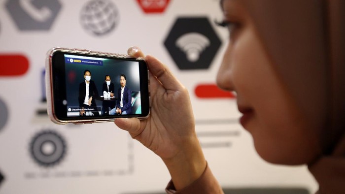 Peranan cloud computing sebagai episentrum teknologi industri 4.0 menjadi sangat vital. Sesuai dengan tren adopsi teknologi industri 4.0 cloud memungkinkan setiap user mewujudkan fungsi otomasi dalam bisnis.