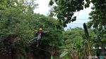 Begini Rasanya Seberangi Sungai Pakai Flying Fox di Kudus