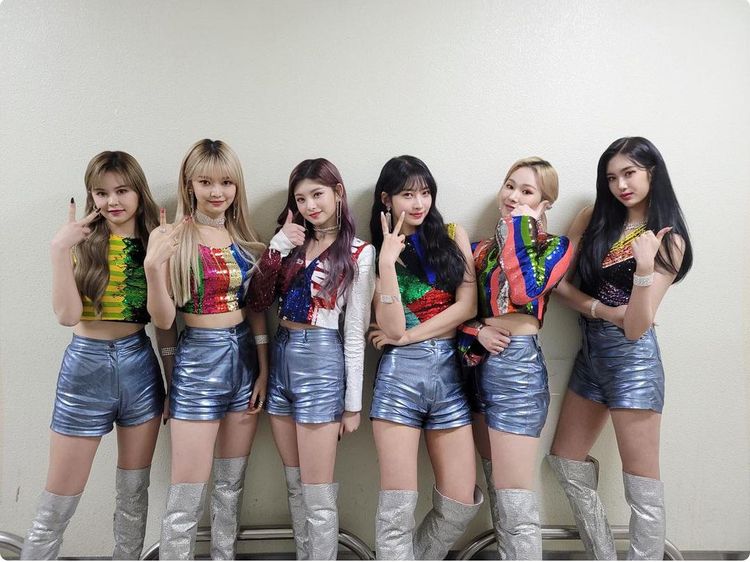 10 Foto Yiren dan Sihyeon EVERGLOW sebelum Positif COVID-19