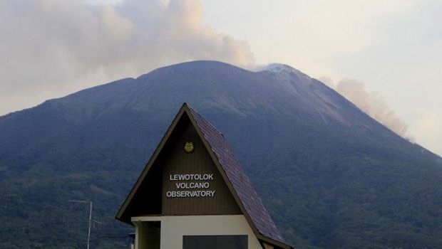 Gunung Illi Lewotolok.