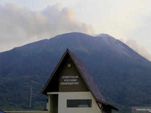 Gunung Lewotolok NTT 2 Kali Erupsi Hari Ini, Terdengar Dentuman Keras
